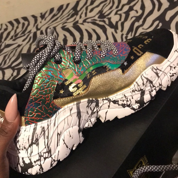 Fly kicks - Picture 2 of 4